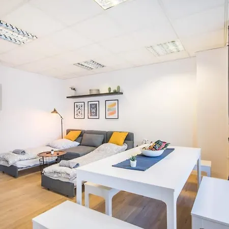 Spacious Two Br Close To Stadtpark And Street Parking Hamburg Exterior photo