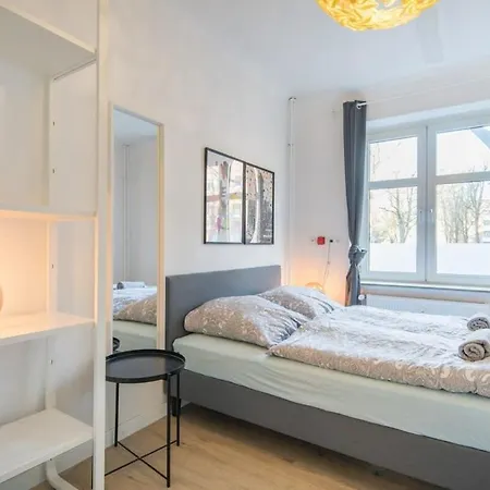 Spacious Two Br Close To Stadtpark And Street Parking Hamburg Exterior photo