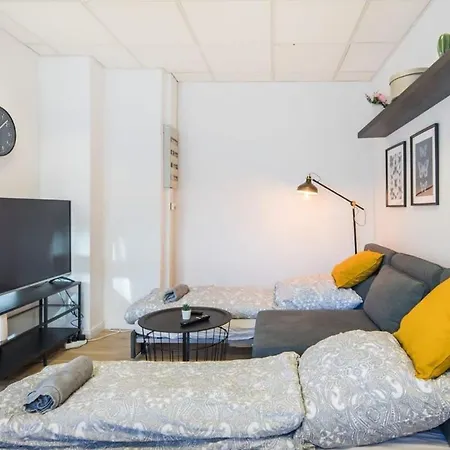 Spacious Two Br Close To Stadtpark And Street Parking Hamburg Exterior photo