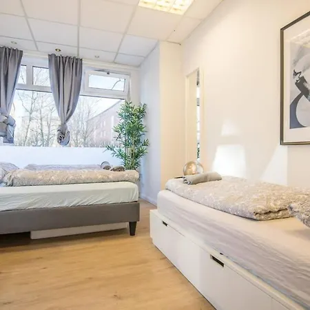 Spacious Two Br Close To Stadtpark And Street Parking Hamburg Exterior photo
