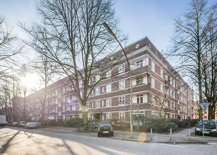 Spacious Two Br Close To Stadtpark And Street Parking