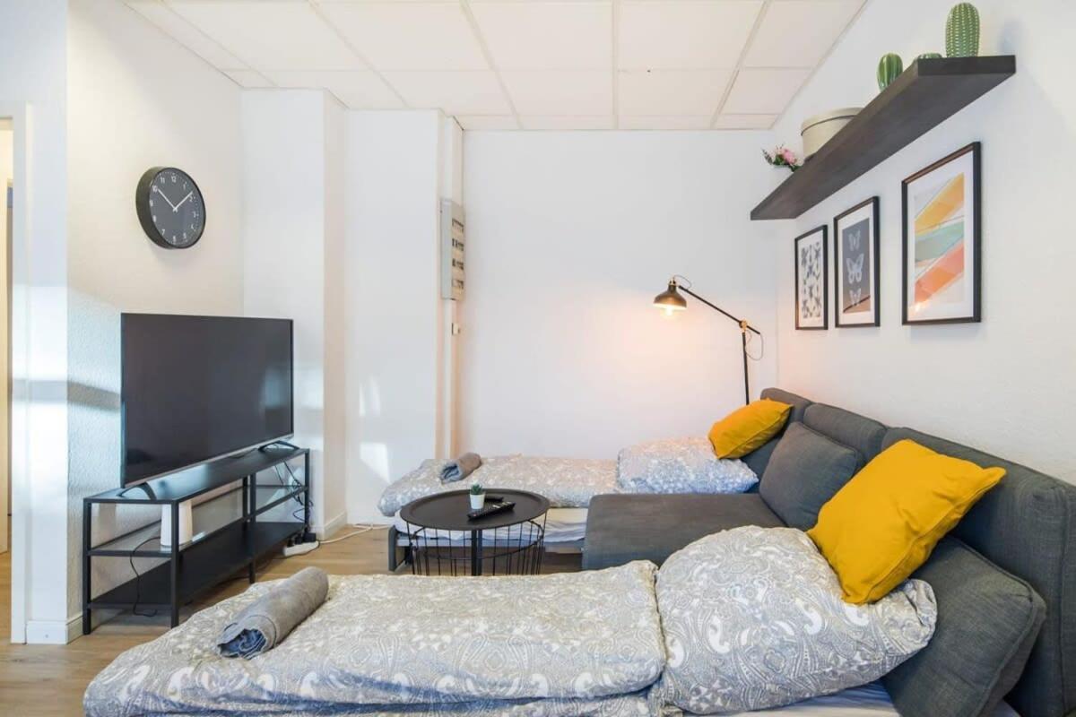 Spacious Two Br Close To Stadtpark And Street Parking Hamburg
