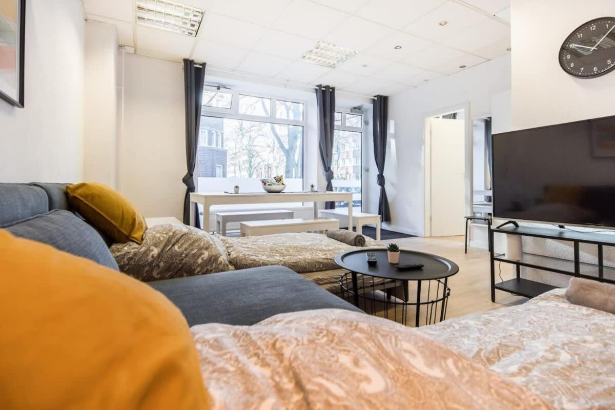 Spacious Two Br Close To Stadtpark And Street Parking Apartment *