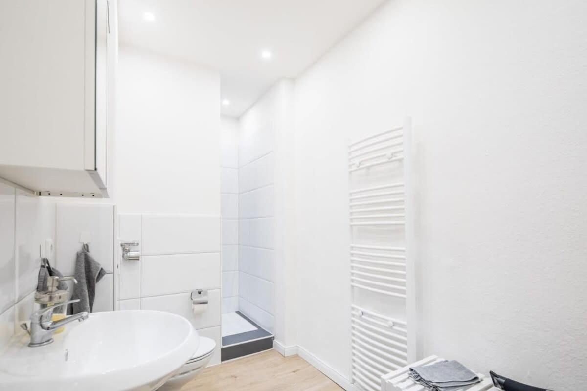 Spacious Two Br Close To Stadtpark And Street Parking Hamburg
