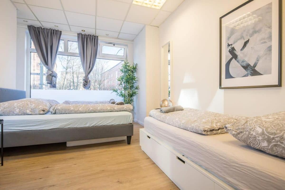 Spacious Two Br Close To Stadtpark And Street Parking Apartment *