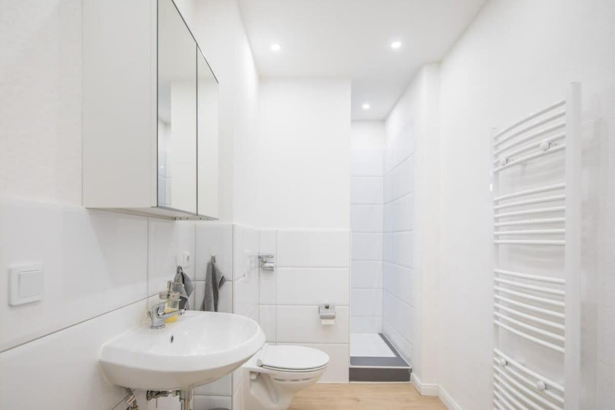 Spacious Two Br Close To Stadtpark And Street Parking Apartment Hamburg