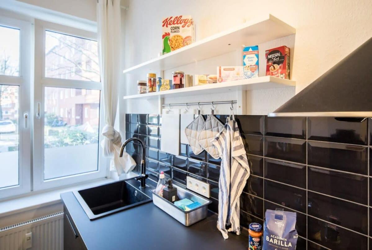 Spacious Two Br Close To Stadtpark And Street Parking *