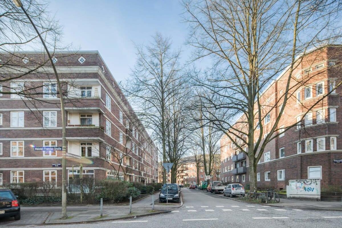 Spacious Two Br Close To Stadtpark And Street Parking Apartment